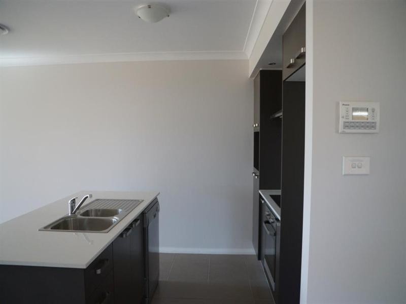 8 Dalbeattie Crescent, Dubbo NSW 2830