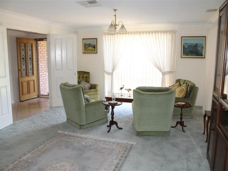 13 Willowbend Way, Dubbo NSW 2830