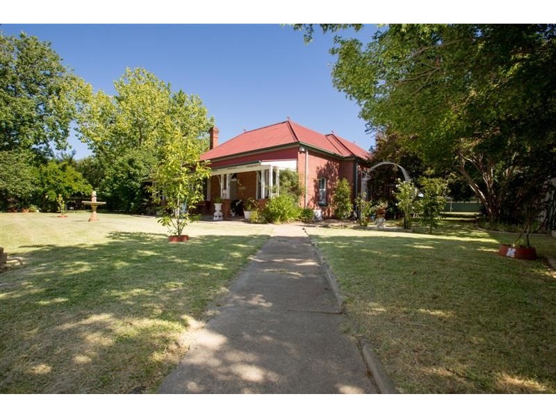 4 Warne Street, Wellington NSW 2820