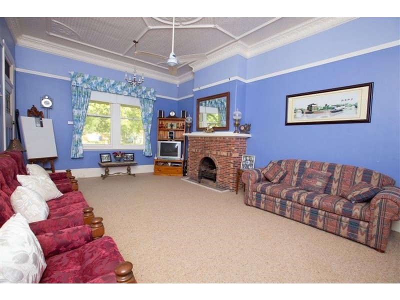 4 Warne Street, Wellington NSW 2820