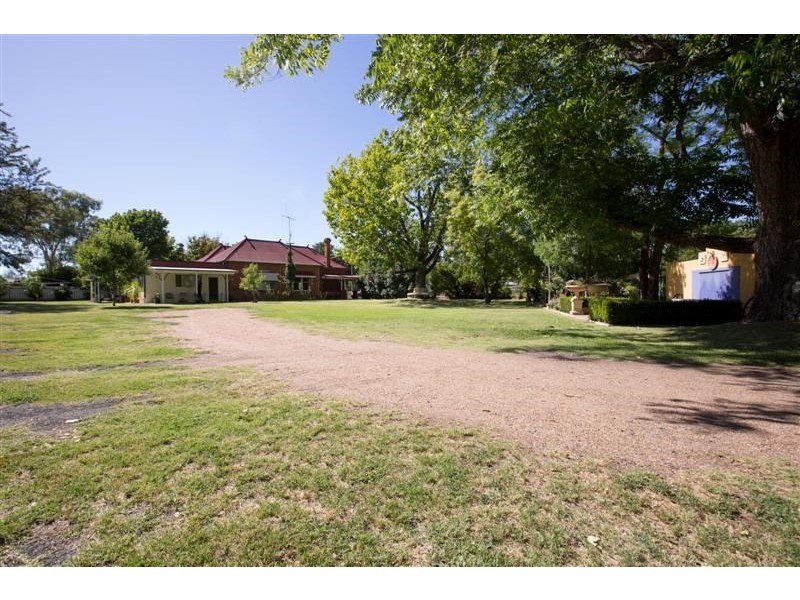 4 Warne Street, Wellington NSW 2820