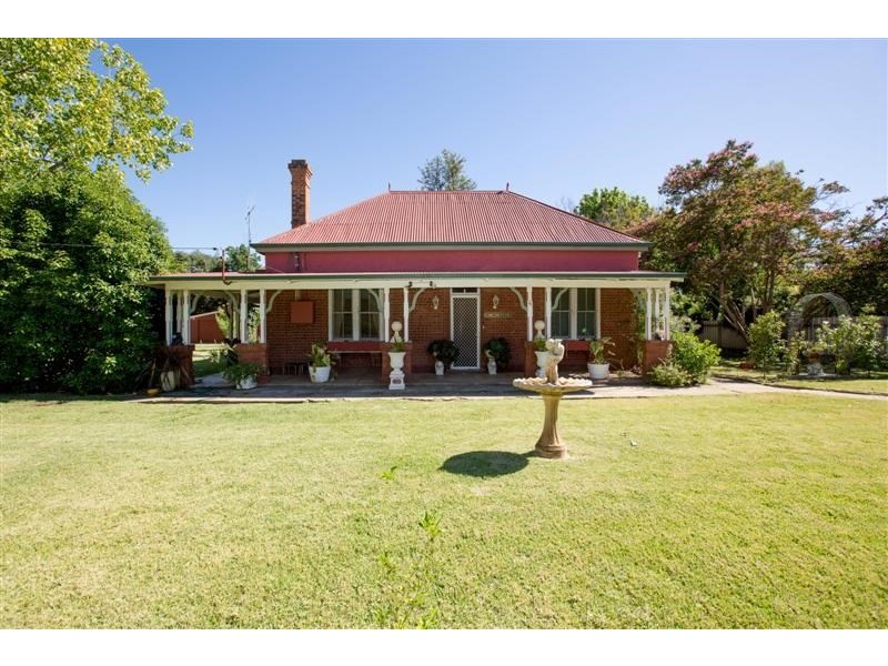 4 Warne Street, Wellington NSW 2820