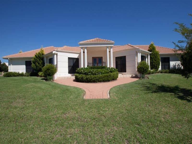 24 Lakeside Circuit, Dubbo NSW 2830