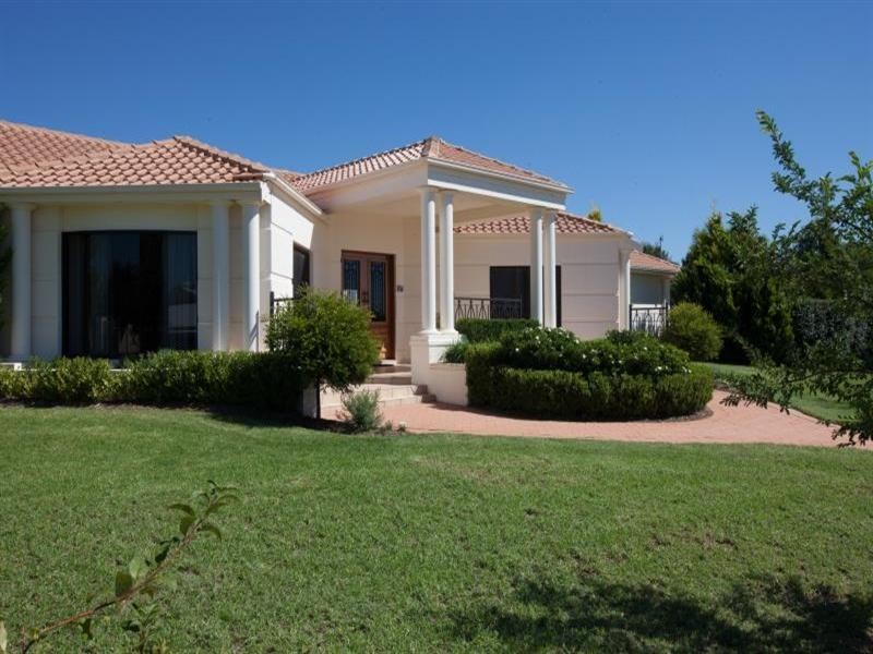 24 Lakeside Circuit, Dubbo NSW 2830