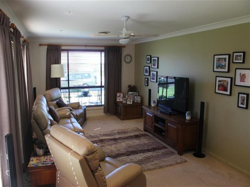 8 Holmwood Drive, Dubbo NSW 2830