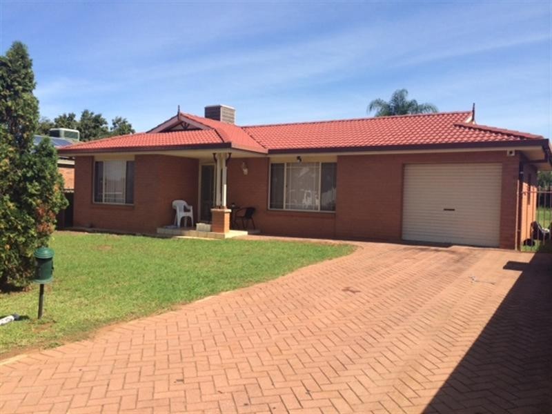 11 Rosella Street, Dubbo NSW 2830