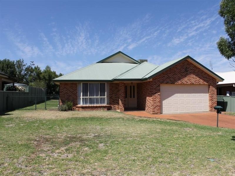 15 Dulhunty Avenue, Dubbo NSW 2830