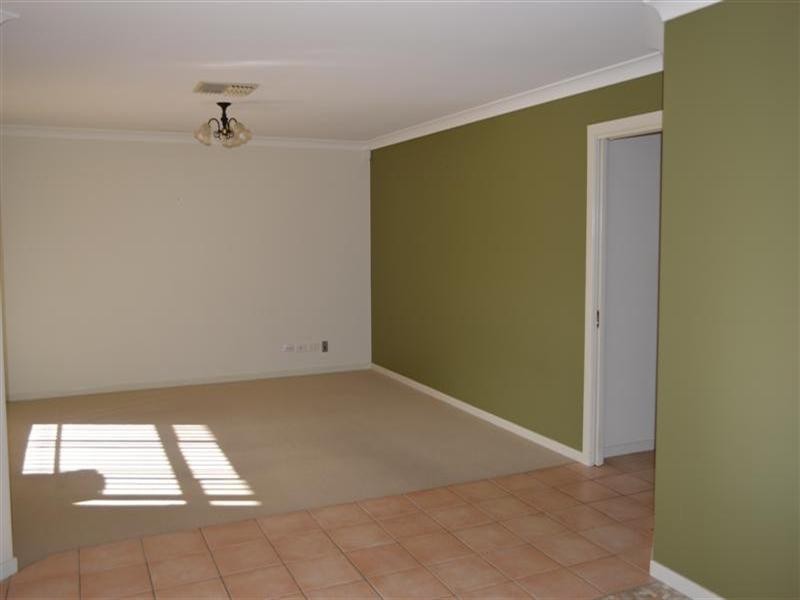 13 Lancaster Park Place, Dubbo NSW 2830