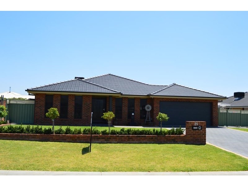 26 Holmwood Drive, Dubbo NSW 2830