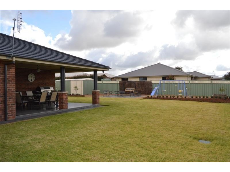 26 Holmwood Drive, Dubbo NSW 2830