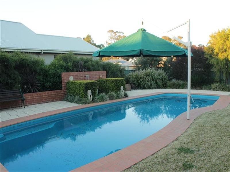 12 Carnoustie Drive, Dubbo NSW 2830