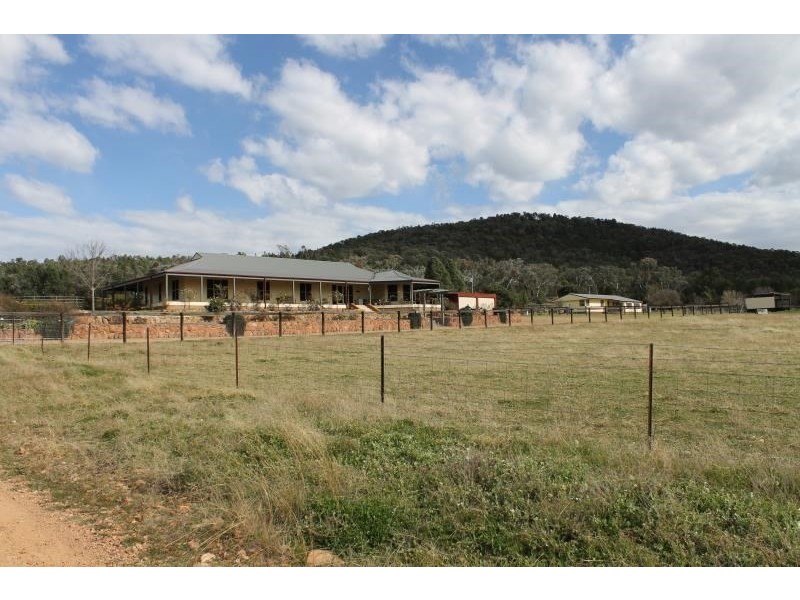 ‘Halcyon’ Renshaw McGirr Way, Yeoval NSW 2868