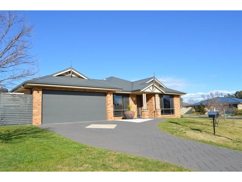 10 Selkirk Avenue, Dubbo NSW 2830