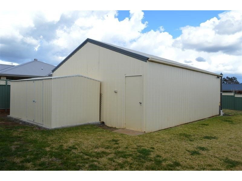 10 Selkirk Avenue, Dubbo NSW 2830