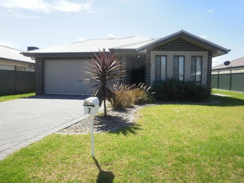 7 Glenshee Close, Dubbo NSW 2830