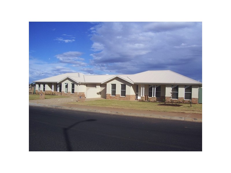 1 Daffodil Court, Dubbo NSW 2830