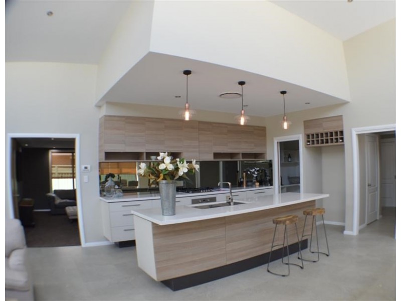 4 Southlakes Parade, Dubbo NSW 2830