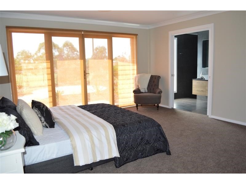 4 Southlakes Parade, Dubbo NSW 2830