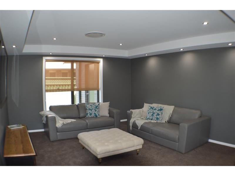 4 Southlakes Parade, Dubbo NSW 2830