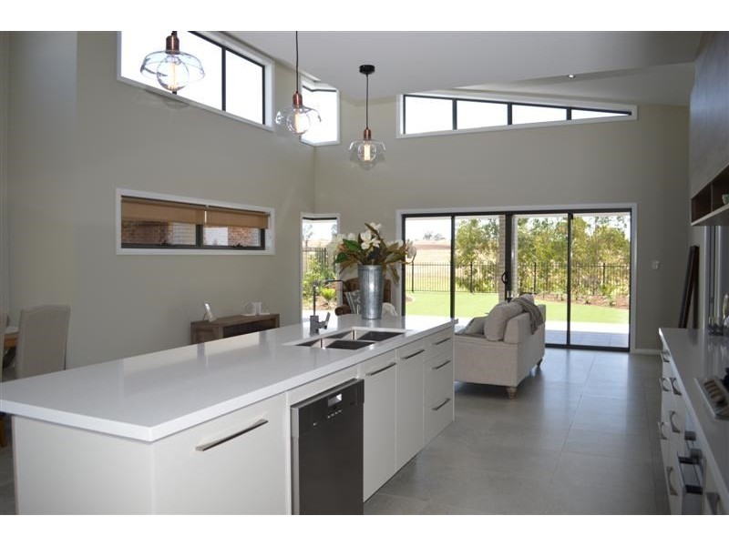 4 Southlakes Parade, Dubbo NSW 2830