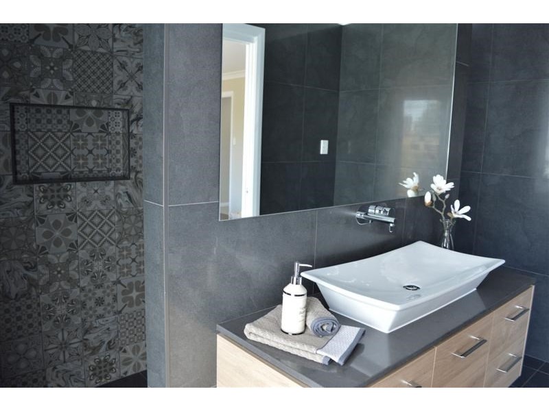 4 Southlakes Parade, Dubbo NSW 2830