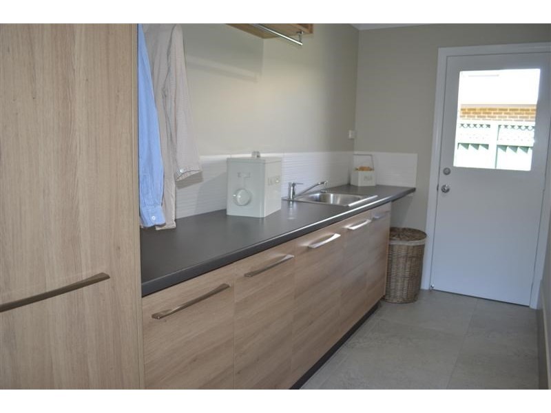 4 Southlakes Parade, Dubbo NSW 2830