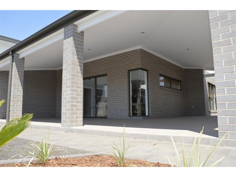 4 Southlakes Parade, Dubbo NSW 2830