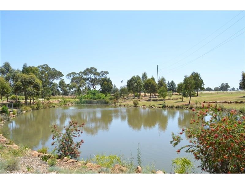 4 Southlakes Parade, Dubbo NSW 2830