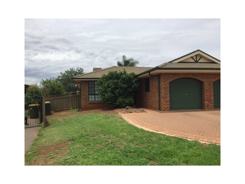 10 Paul McLean Place, Dubbo NSW 2830