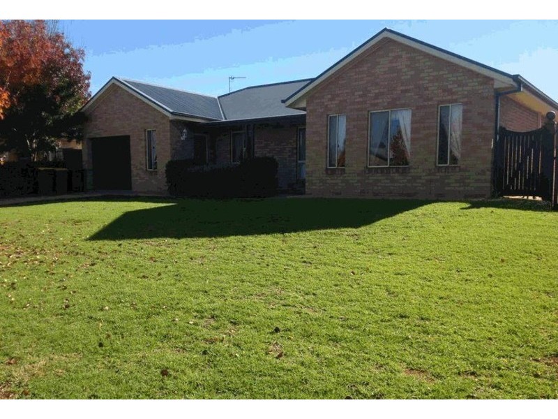 6 Lachlan Way, Dubbo NSW 2830