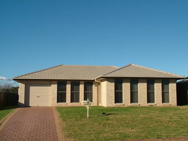 24 Arthur Summons Street, Dubbo NSW 2830
