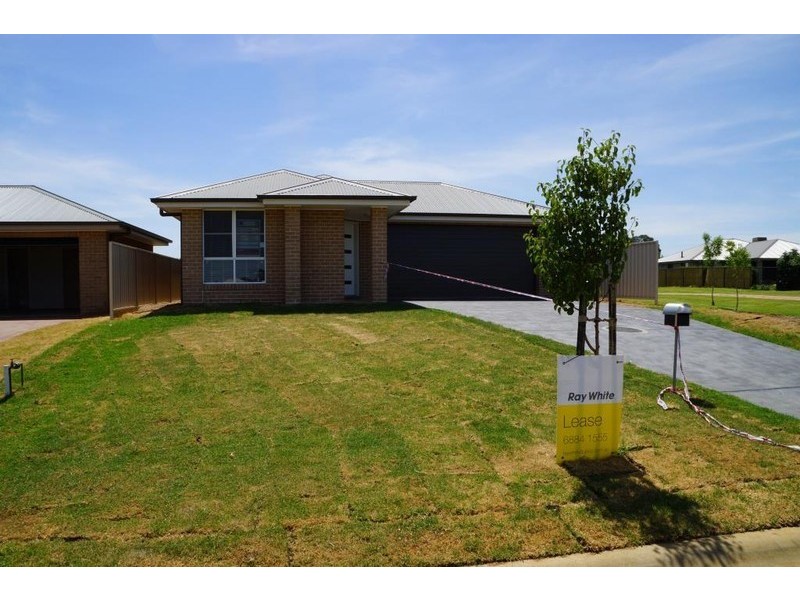 8 Dalbeattie Crescent, Dubbo NSW 2830