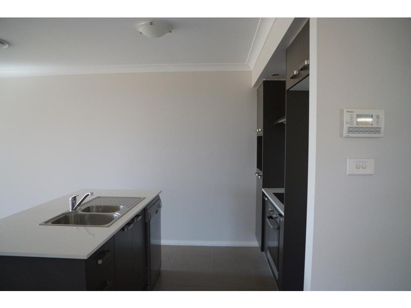 8 Dalbeattie Crescent, Dubbo NSW 2830