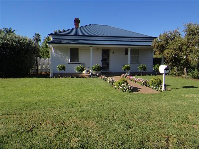 75 Whiteley Street, Wellington NSW 2820