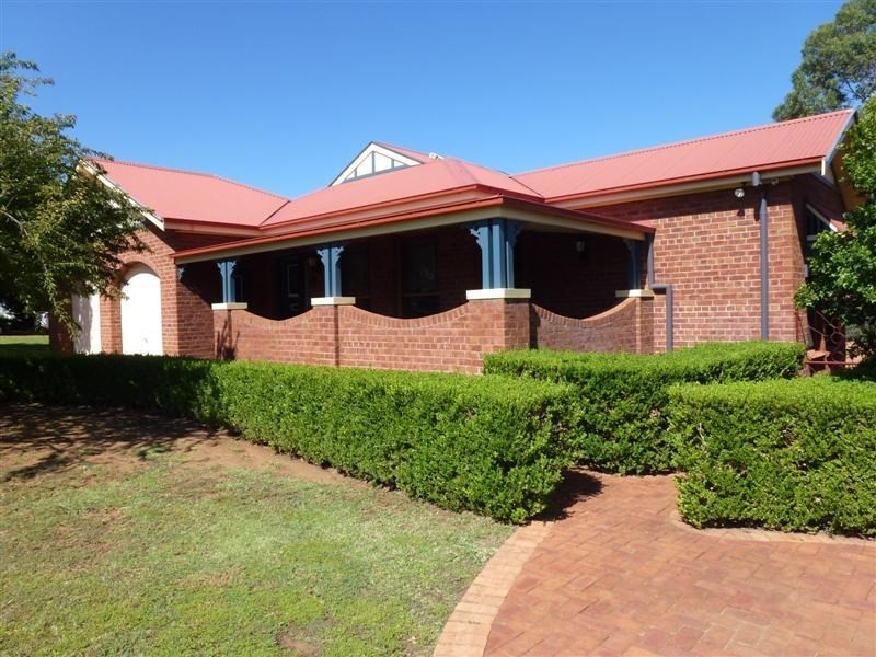 15 Erica Close, Dubbo NSW 2830
