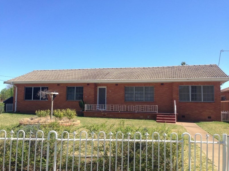 7 Margaret Crescent, Dubbo NSW 2830