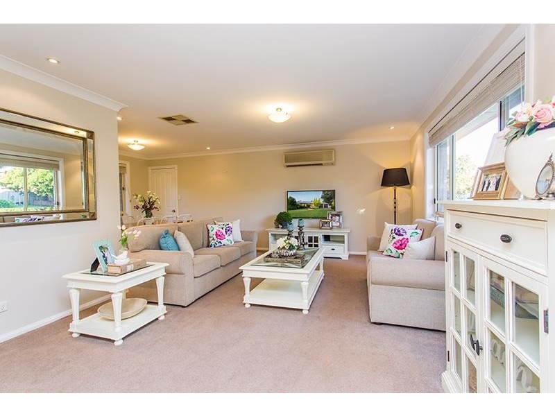 14 Ken McMullen Place, Dubbo NSW 2830