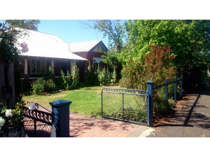 106 Gipps Street, Dubbo NSW 2830