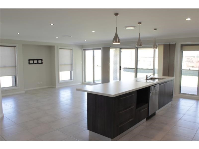 2 Champagne Drive, Dubbo NSW 2830
