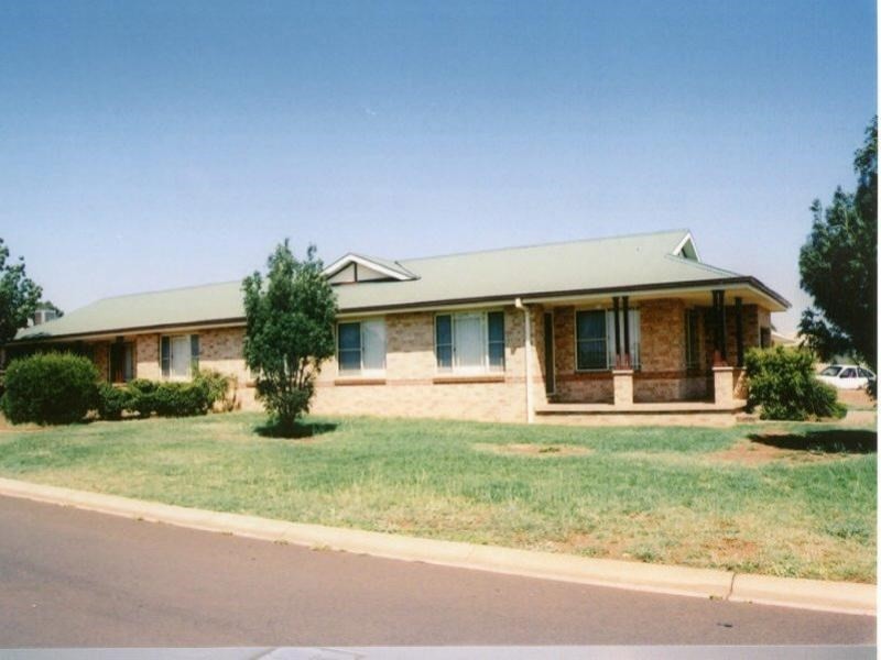 2/12 John Glenn, Dubbo NSW 2830