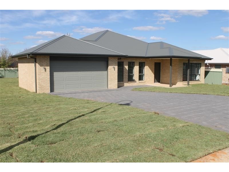 11 Crossroads Drive, Dubbo NSW 2830