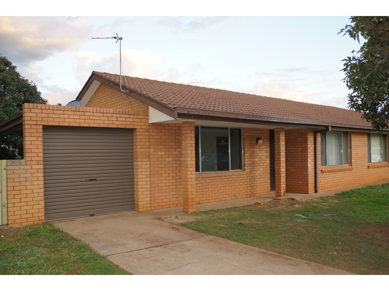2A Greenway Place, Dubbo NSW 2830