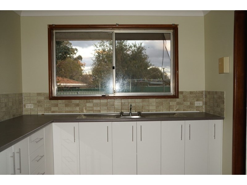 2A Greenway Place, Dubbo NSW 2830