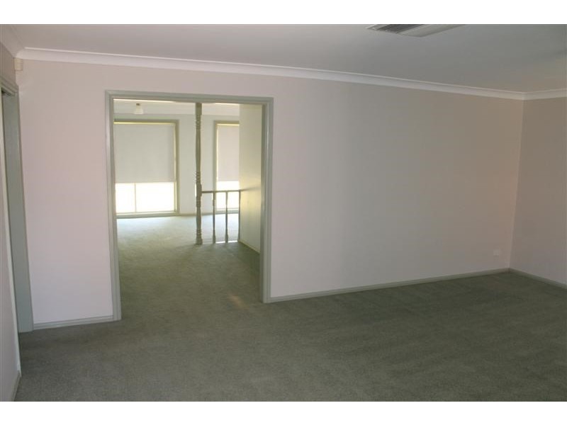 1/4 Clearwater Place, Dubbo NSW 2830