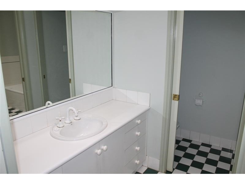 1/4 Clearwater Place, Dubbo NSW 2830