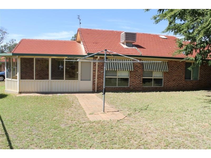1/4 Clearwater Place, Dubbo NSW 2830