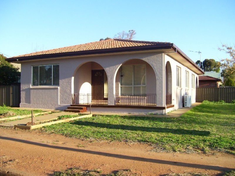 111 Bultje Street, Dubbo NSW 2830