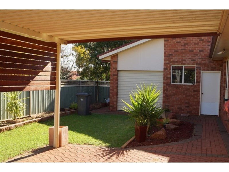 5 Oakmont Avenue, Dubbo NSW 2830