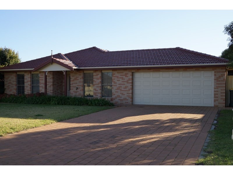 8 William Farrer Drive, Dubbo NSW 2830