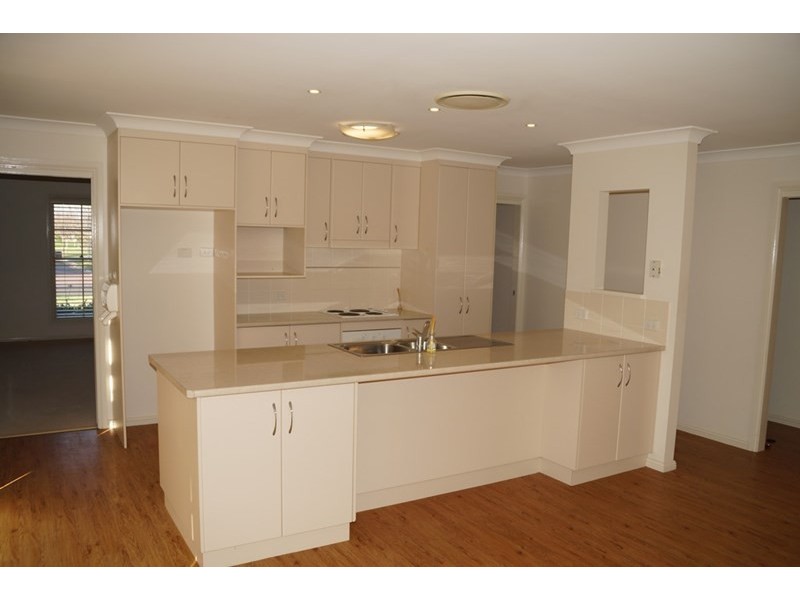 8 William Farrer Drive, Dubbo NSW 2830